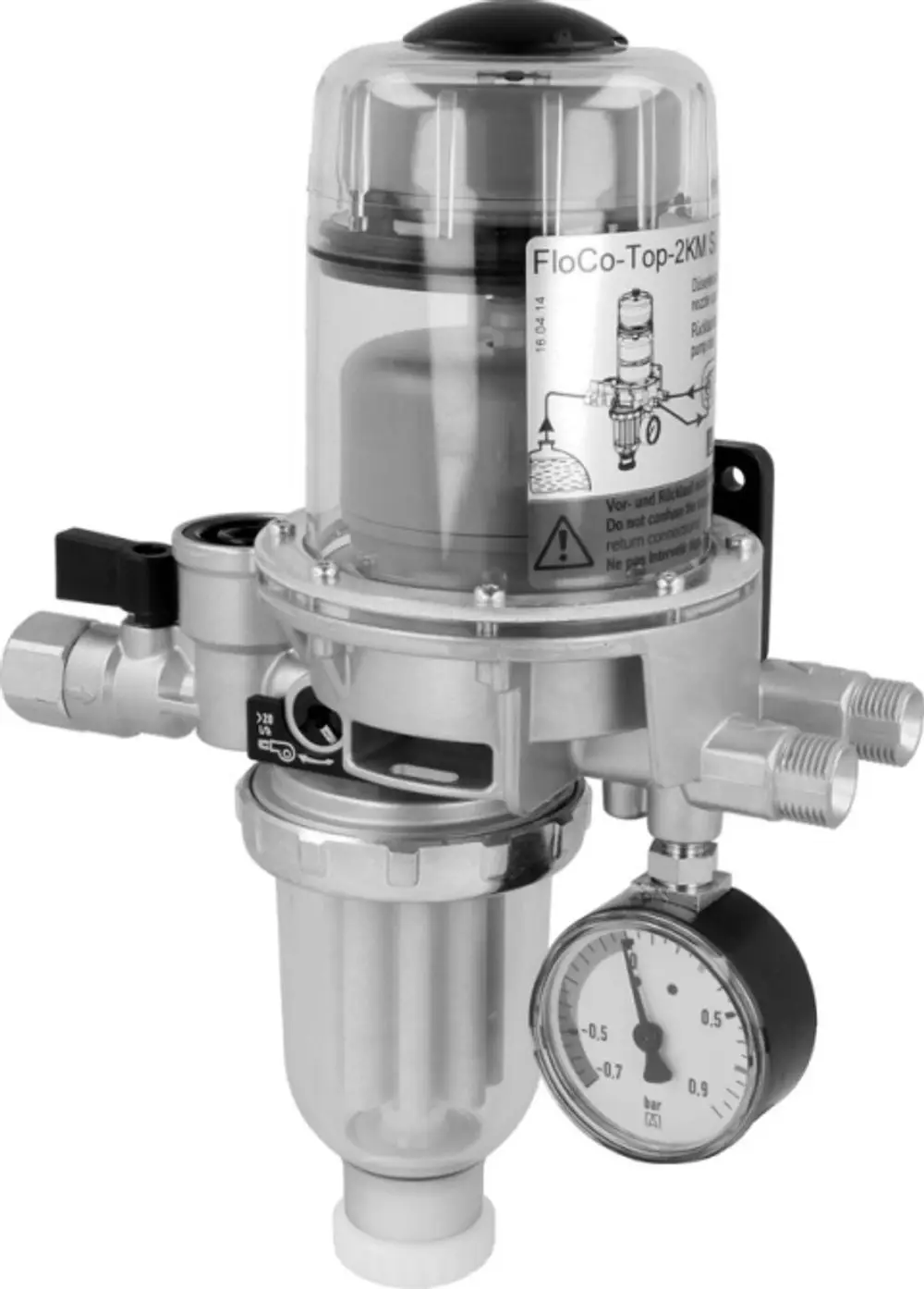 Automatischer Heizölentlüfter mit integriertem Filter, angezeigt mit Druckmanometer und Anschlussmöglichkeiten. Wolf Logo auf der Bedien- und Anleitungstafel gut sichtbar.